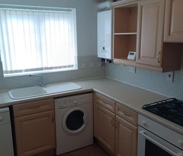 3 bedroom semi-detached house to rent - Photo 2