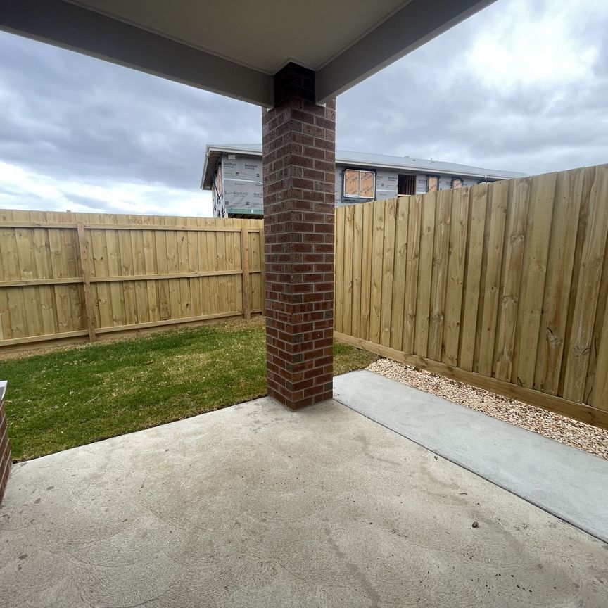 Stunning 4-Bedroom Family Home in Armstrong Creek! - Photo 1