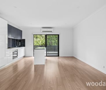 Secluded & Stylish - Photo 2