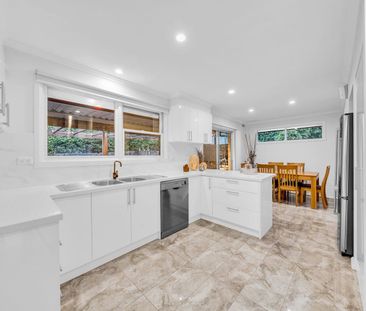 MODERN APPEAL WITH LOTS OF EXTRAS - Photo 6