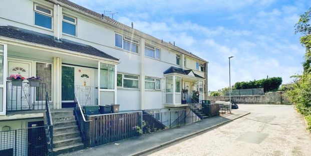 Bags of space and in a popular location too, this three bedroom two storey maisonette offers house-sized accommodation. Call NOW to book your viewing!! - Photo 1