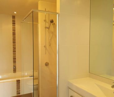 LUXURY 3-BEDROOM APARTMENT, WALKING DISTANCE TO WESTFIELD SHOPPING ... - Photo 4