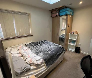 6 bedroom semi-detached house to rent - Photo 4