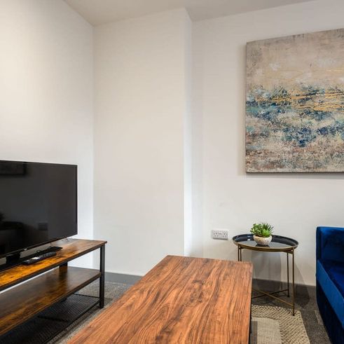 Cleveland Street - Photo 1