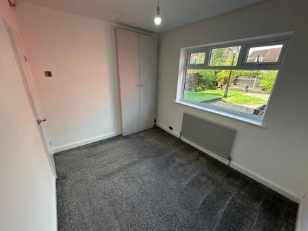 4 bedroom semi-detached bungalow to rent - Photo 3