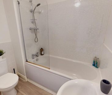 3 bedroom end of terrace house to rent - Photo 1