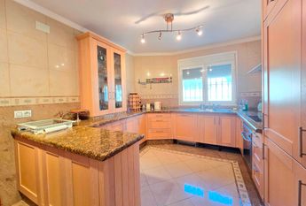 LONG TERM RENTAL Beautiful villa with sea views for rent in Benissa coast with 5 bedrooms.