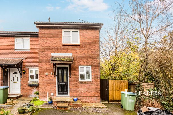 2 bedroom house to rent Kingslea, Horsham, West Sussex, RH13 - Photo 1