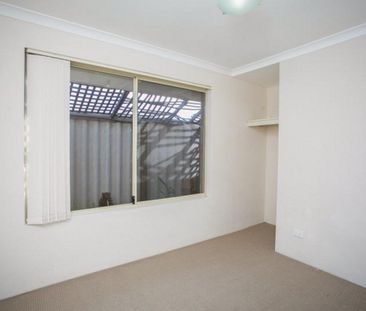2 Split System Air-conditioners, Ceiling Fans & Fireplace - Photo 5