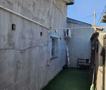 Inchiriere Casa 2 camere +curte zona Rahova - Photo 2