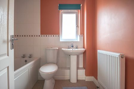 4 bedroom house to rent Collingwood Drive, Longstanton, Cambridge, CB24 - Photo 4