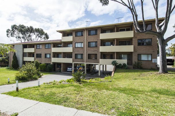 Charming 1-Bedroom Unit in Prime Location - Photo 1