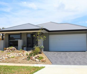 LUXURIOUS FAMILY HOME!!! - Photo 3