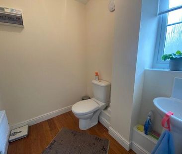 3 bedroom end of terrace house to rent - Photo 5