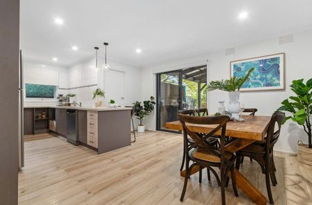Effortless Family Living in Frankston South - Photo 2