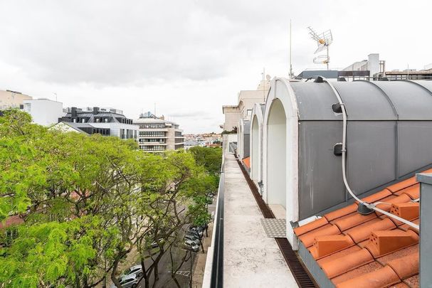 4 room luxury Apartment for rent in Lisbon, Portugal - Photo 1