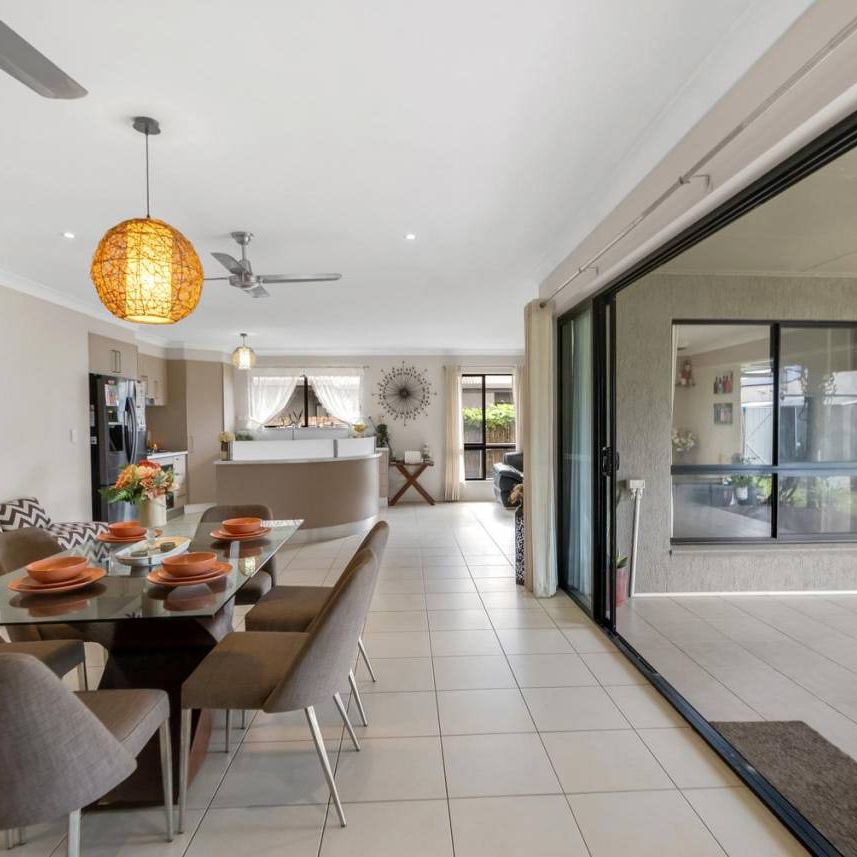 SENSATIONAL LIVING SPACE....SIZE & QUALITY - Photo 1