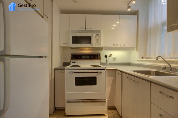 120 Fraser - Photo 1