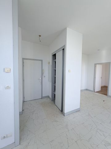 Location Appartement 2 pièces 46m² MONTROND LES BAINS 42210 - Photo 4