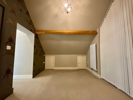 4 bedroom Semi-Detached House to let - Photo 3