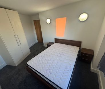 Room in a Shared Flat, Ilford, IG1 - Photo 6