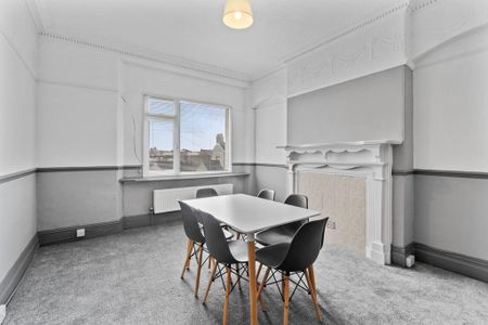 1 bedroom in a house share to rent - Photo 3