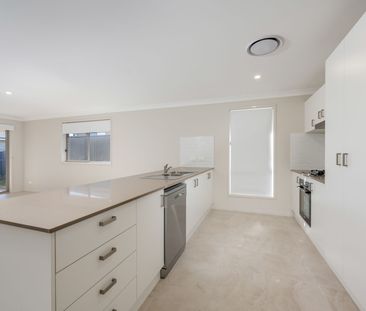 Neat and Tidy 4 Bedroom Home - Photo 6