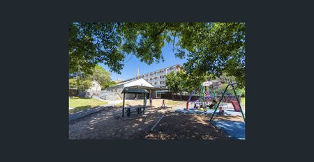 Two Bedroom unit In Central Location - Photo 5