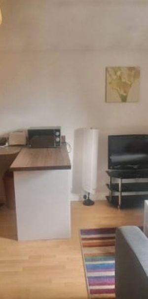 1 Bed - Flat 1, 55 Headingley Lane, Headingley, Leeds - LS6 1AA - Student/Professional - Photo 2