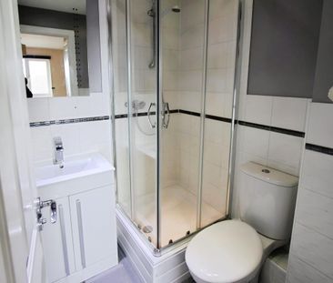 Frobisher Gardens, Chafford Hundred, Grays, RM16 - Photo 6