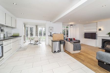 3 bedroom apartment to rent - Photo 3