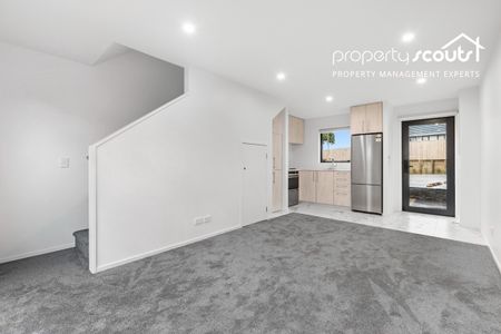Modern 2-Bed Townhouse in Henderson - Photo 2