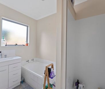 Charming 2-Bedroom - Photo 4