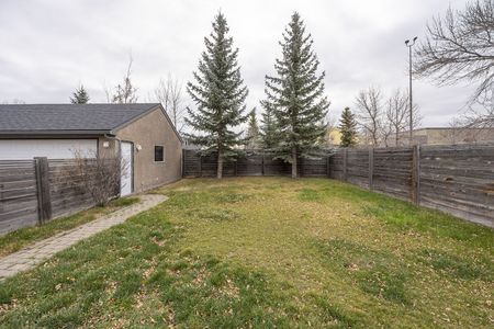 Amiens Crescent SW, Calgary - Photo 3