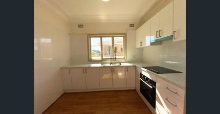 Charming 4 Bedroom Cabramatta Home - Photo 3