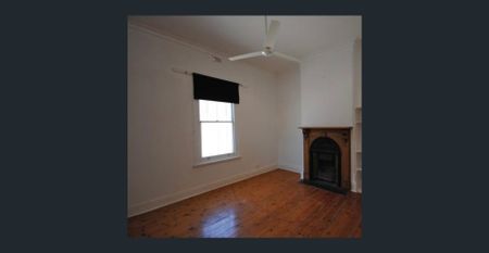 Spacious renovated single fronted 1900 cottage - Photo 4