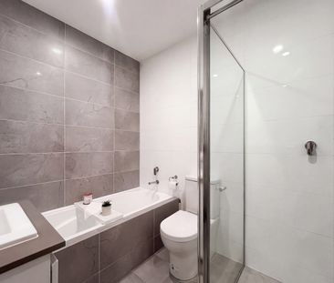 Modern Elegance with Seamless Indoor-Outdoor Living - Photo 4