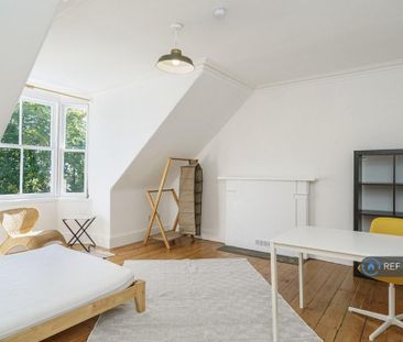 8 bedroom semi-detached house to rent - Photo 2