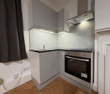 Studio Flat, Wendover Court, NW2 - Photo 1