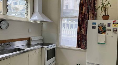 One bedroom Unit in Mount Victoria - Photo 2