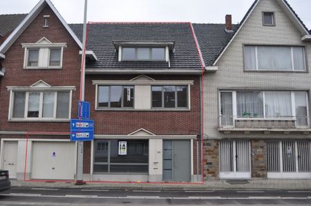 VOLLEDIG GERENOVEERDE WONING MET 4 SLPK'S AAN STADSRAND - Photo 2