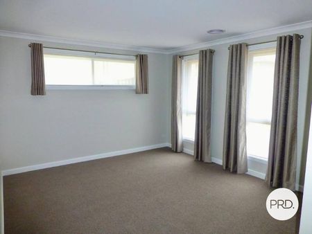 MODERN FAMILY HOME IN FAIRWAY GARDENS ESTATE - Photo 2