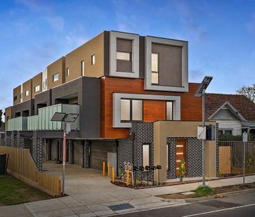 Brand New Townhouse in Prime Ringwood Location - Photo 4
