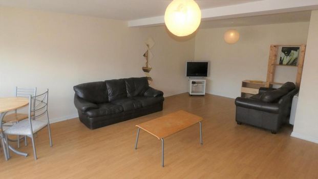 3 bedroom flat to rent - Photo 1