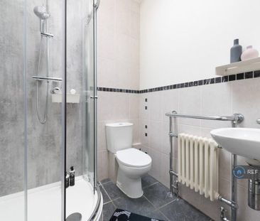 6 bedroom semi-detached house to rent - Photo 5