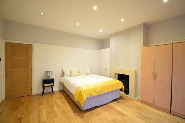 Room in a Shared Flat, Chiswick, W4 - Photo 1