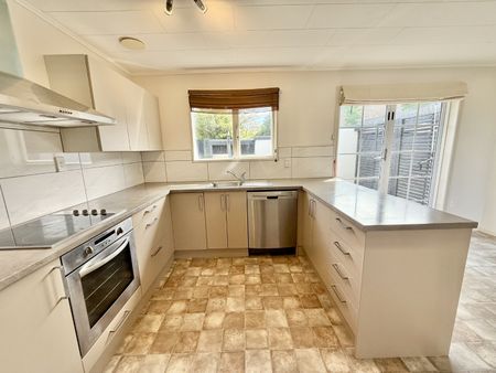 16 Otira grove, Kelson - Photo 3