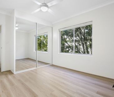 Tastefully Renovated, Modern And Sun Kissed, Private And Ambient Ex... - Photo 2