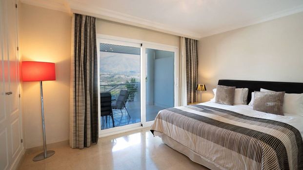 3 bedroom luxury Apartment for rent in Nueva Andalucia, Spain - Photo 1