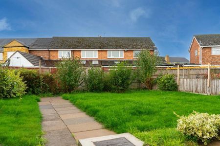 2 bedroom semi-detached bungalow to rent - Photo 3